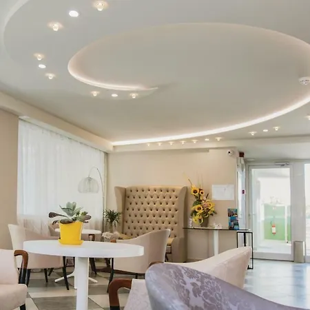 Apartment Two-bedroom In Miramare Rn